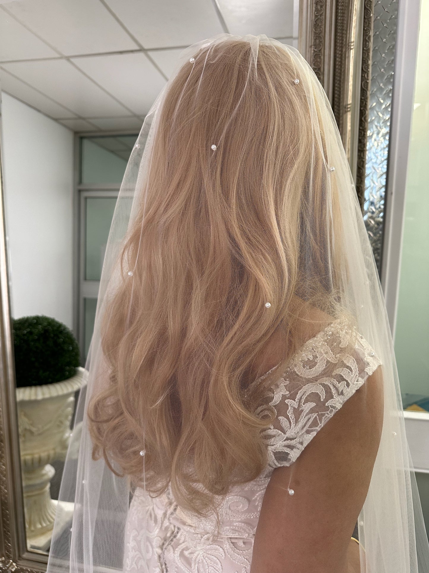 Lola Veil