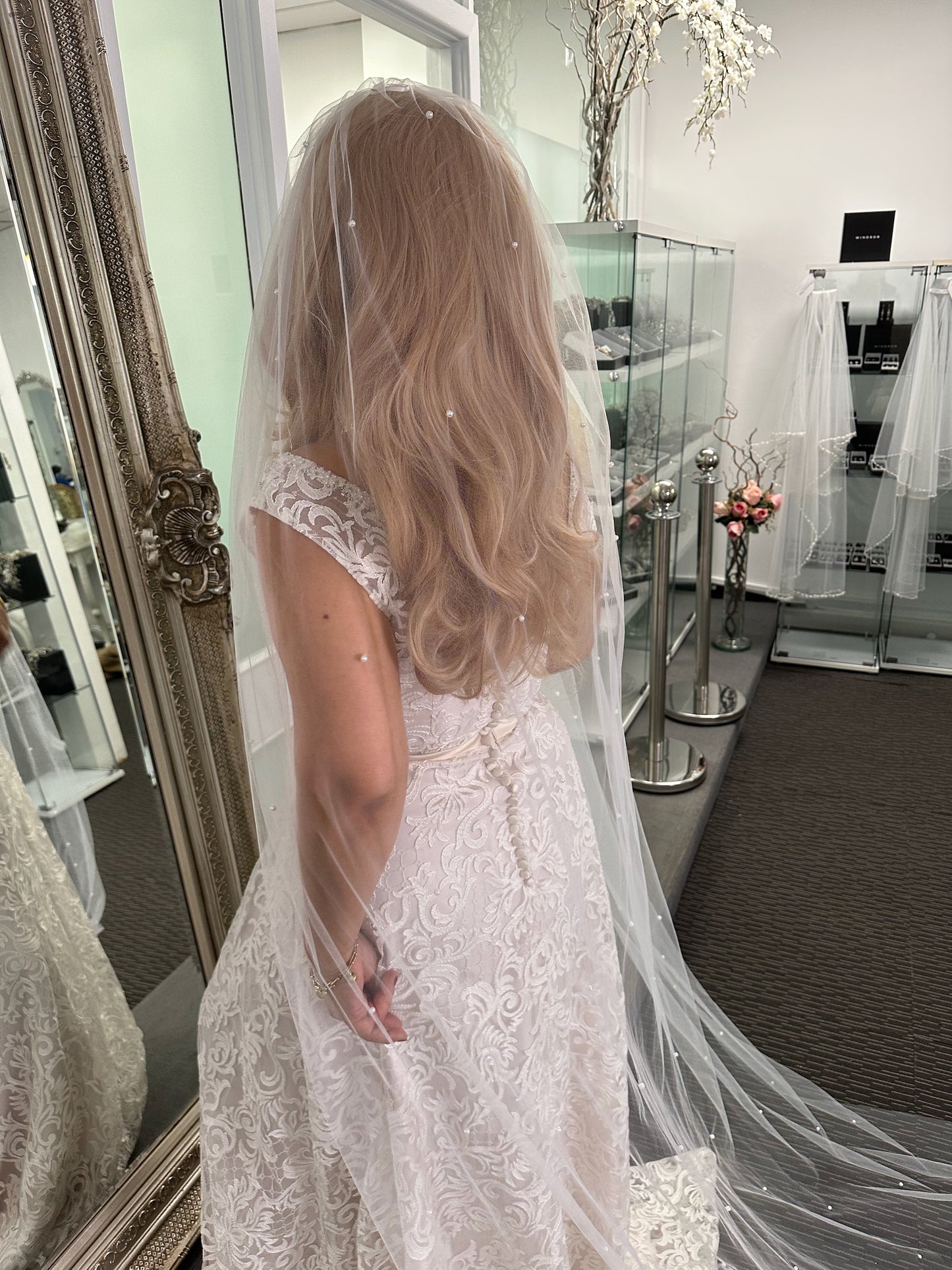 Lola Veil