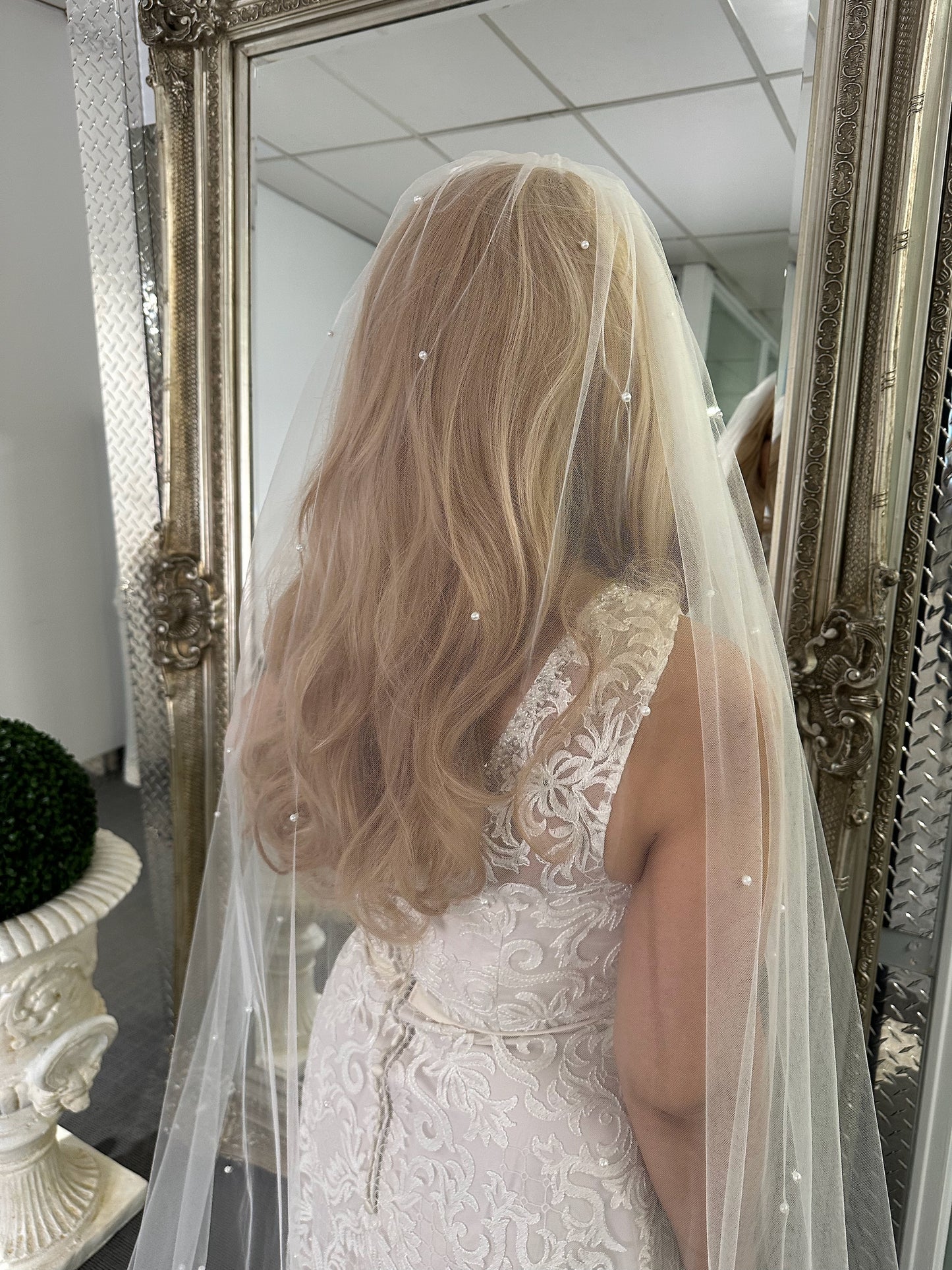 Lola Veil