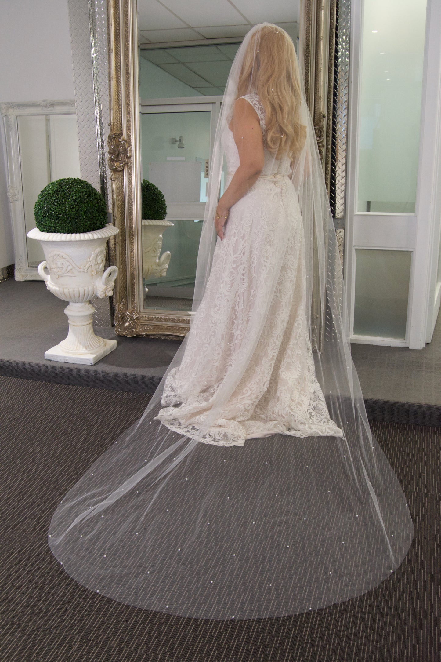 Lola Veil