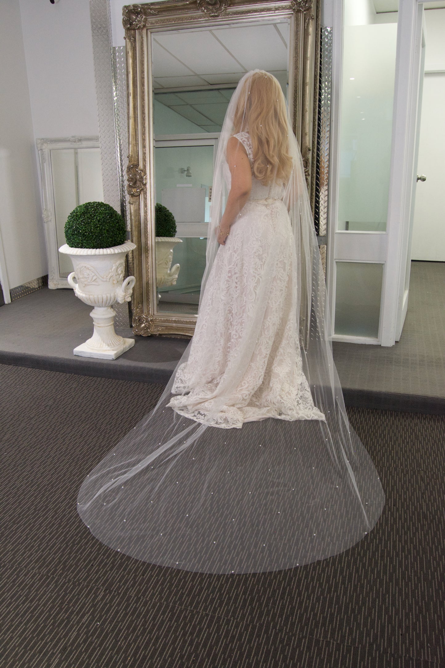 Lola Veil