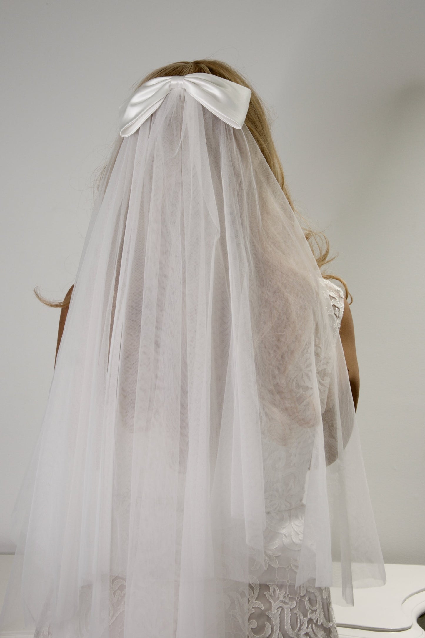 Arianna Bow Veil
