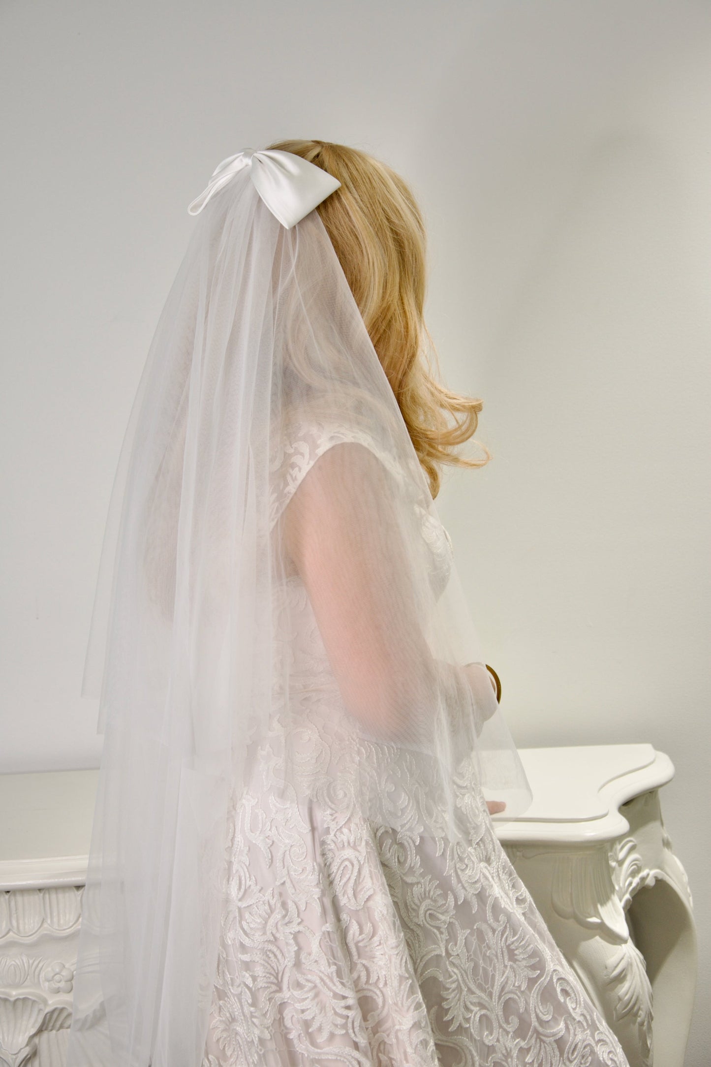 Arianna Bow Veil